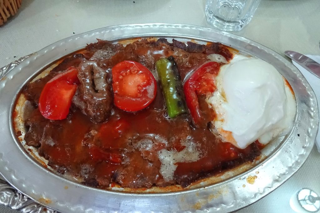 Bursa yemek mekanları denince ilk akla gelen Bursa kebabı